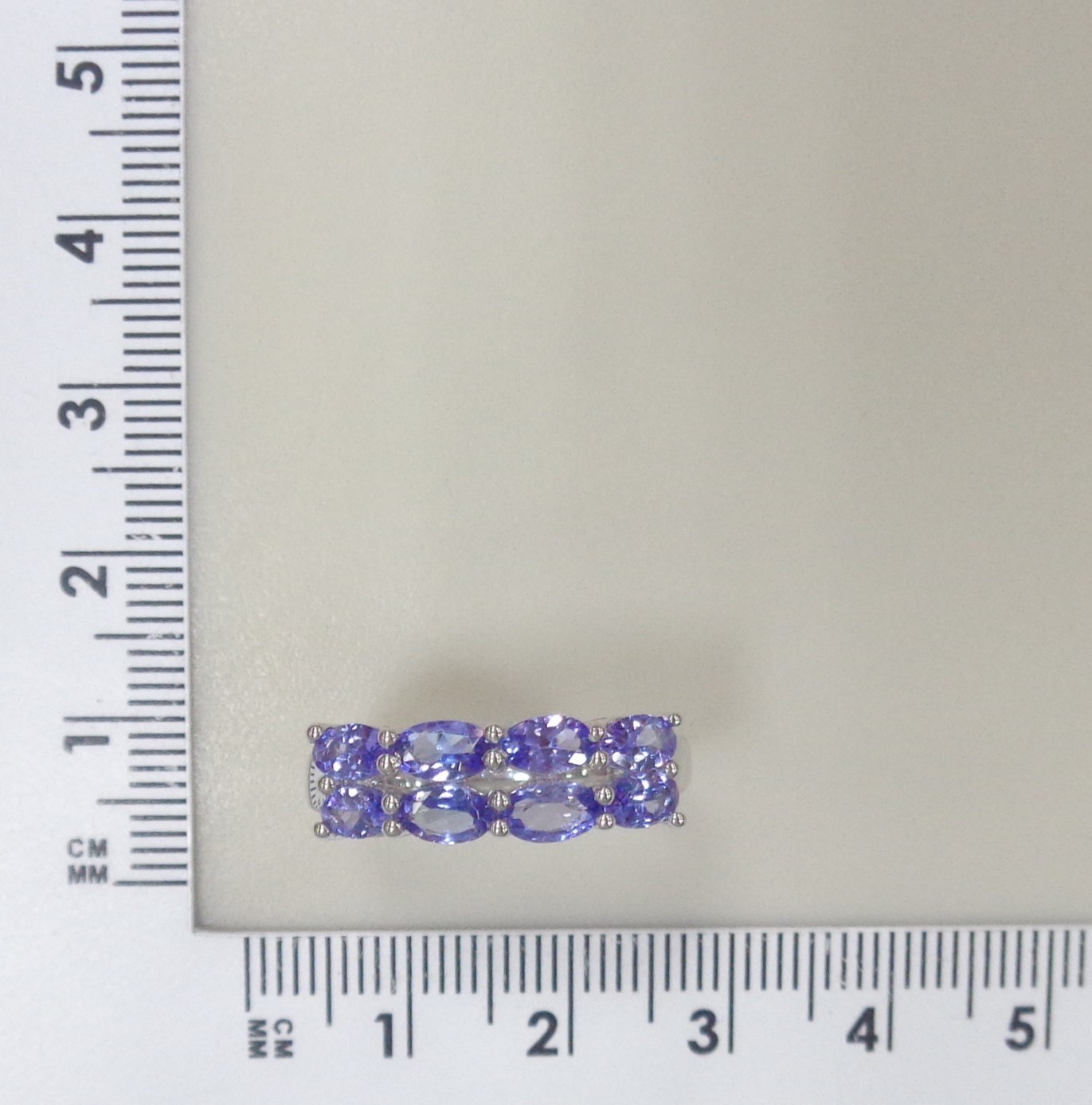 Серебряное кольцо с танзанитами